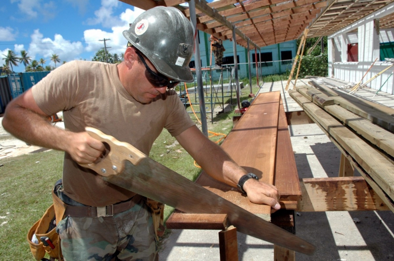 charpentier-STE ANASTASIE SUR ISSOLE-min_worker_construction_building_carpenter_male_job_build_helmet-893290